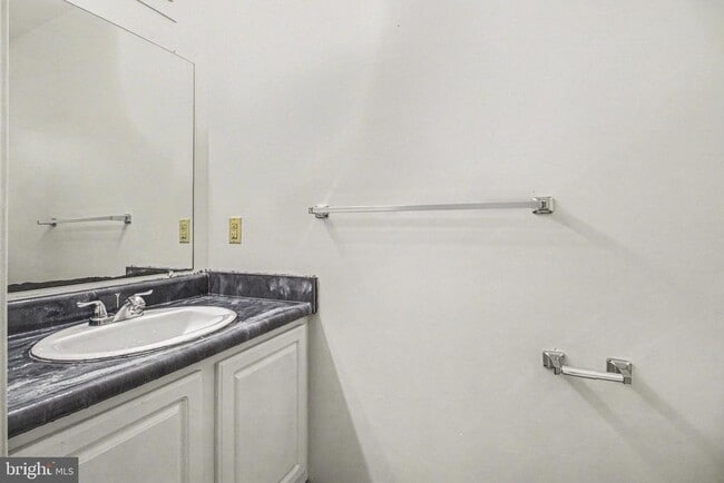 Building Photo - 6437 Terrace Ct