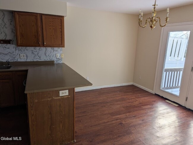 Building Photo - 13 Erie Ct