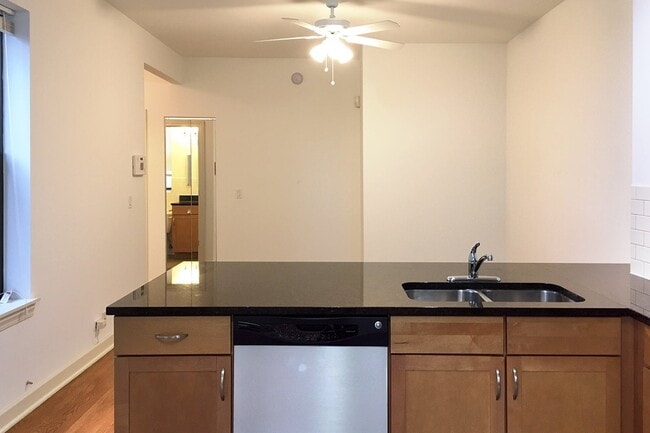 Interior Photo - 5326-5336 S. Greenwood Avenue