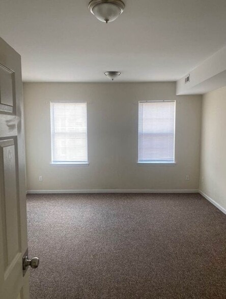 Building Photo - 2356 N Park Ave