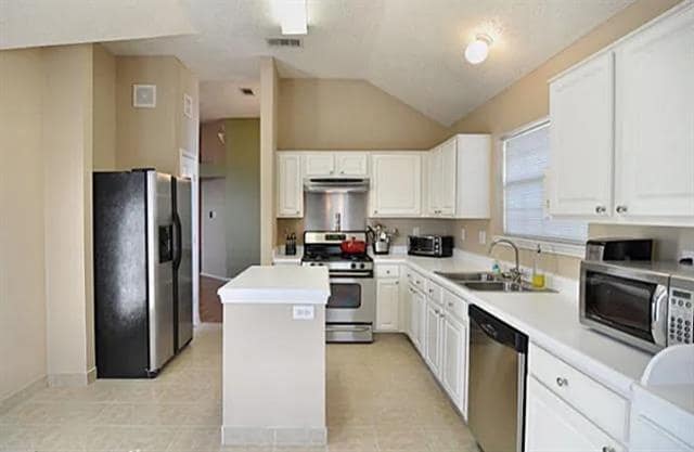 Building Photo - 2081 Amherst Dr