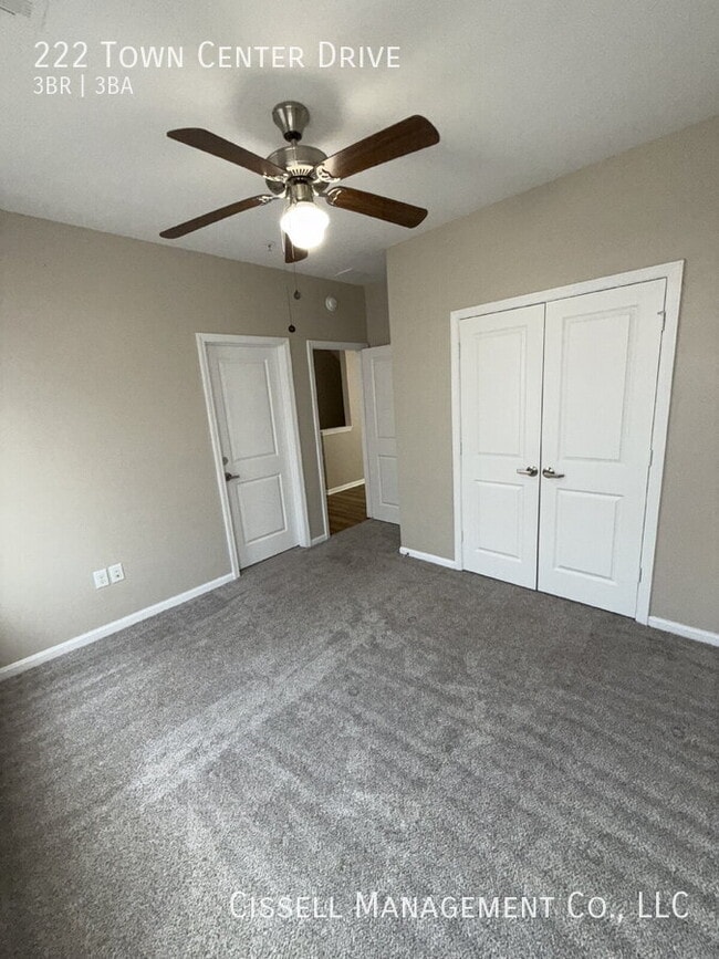 Building Photo - 222 Town Center Dr