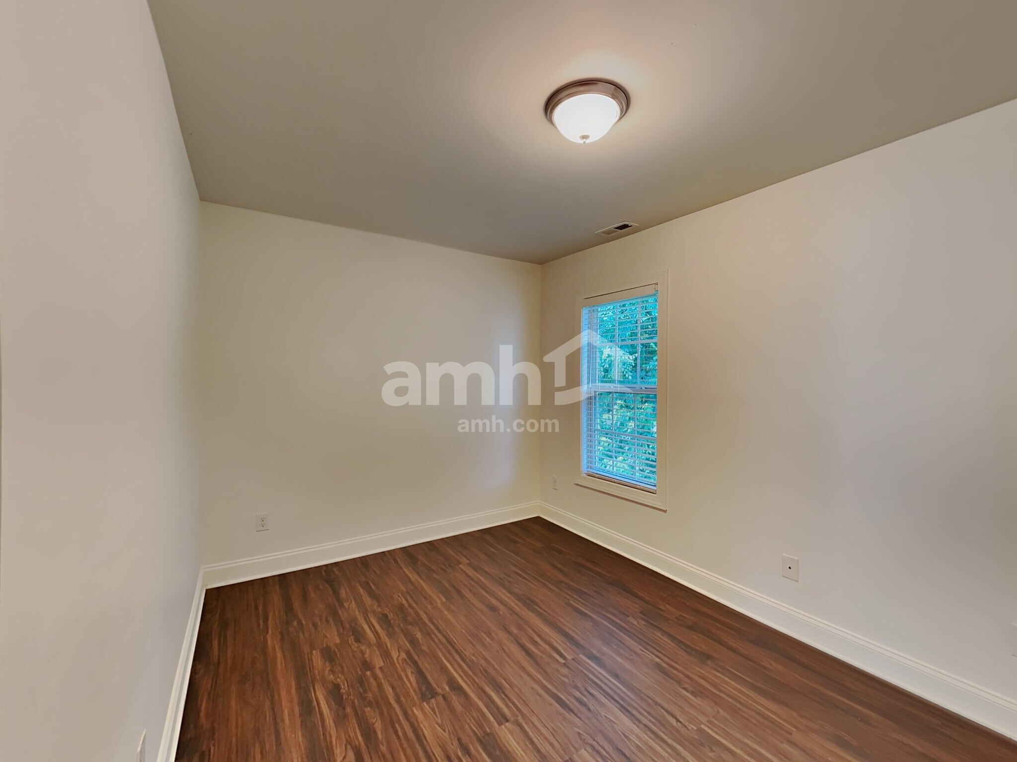 Building Photo - 2706 Erinridge Rd