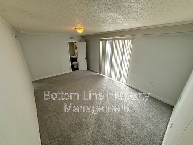 Building Photo - 907 Bannister Pl