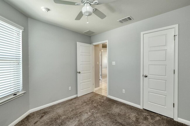 Building Photo - 748 Nautical Lp
