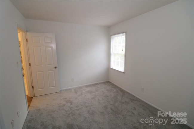 Building Photo - 7104 Lake Dr