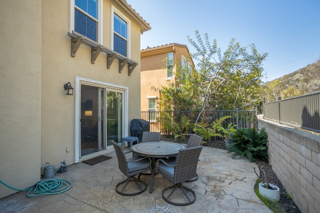 Building Photo - 2802 Bellezza Dr