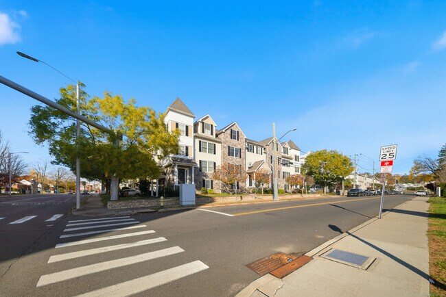 Building Photo - 1707 Summer St