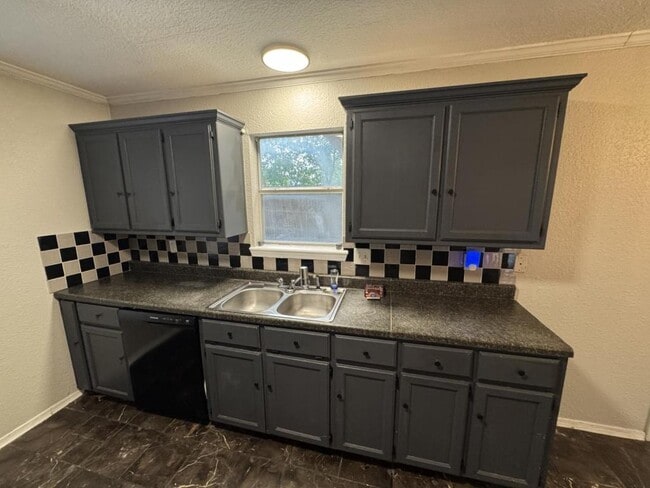 Building Photo - 2504 Tanglewood Ct