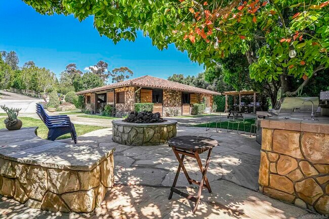 Building Photo - 5305 La Crescenta Rd