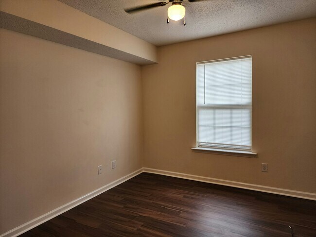 Building Photo - 525 3rd Loop Rd