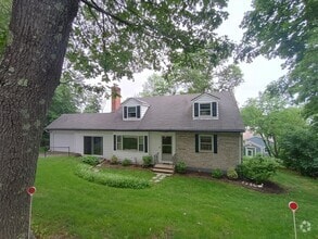Building Photo - 67 Cliffe Ave