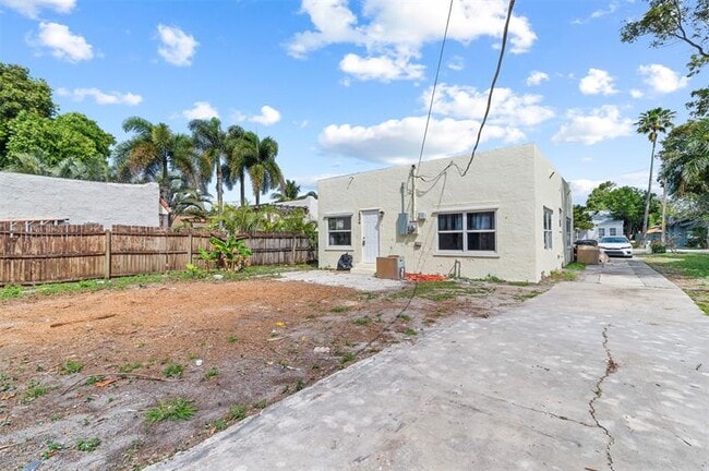 Building Photo - 634 37th St