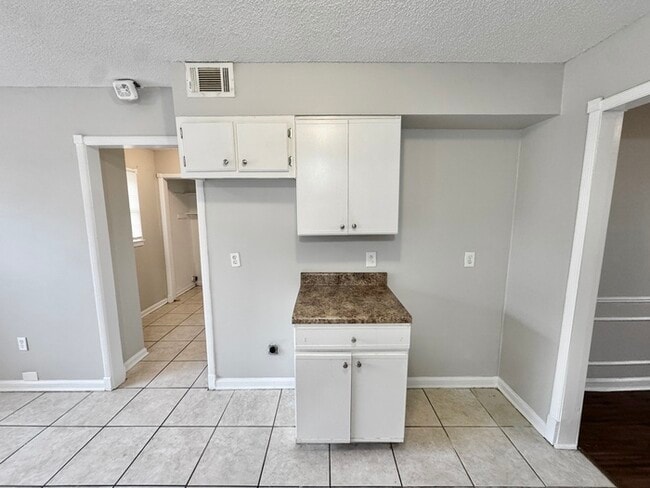 Building Photo - 2664 Richwood St