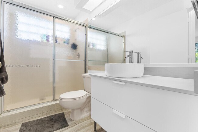 Building Photo - 1060 Capistrano