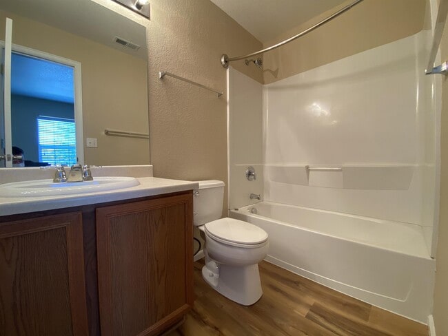 Building Photo - 7884 Sandy Springs Point
