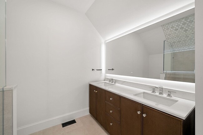 Building Photo - 309 Broadway