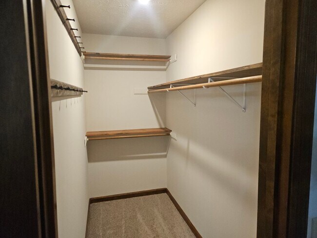 Building Photo - 520 Hardy Cir
