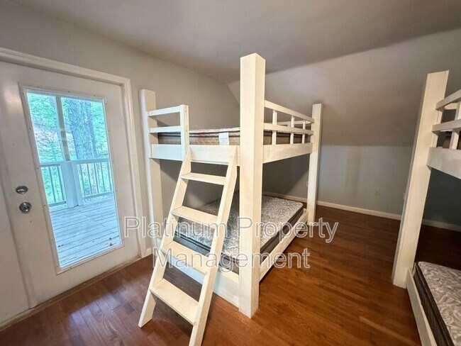 Building Photo - 971 Mountain Cove Rd