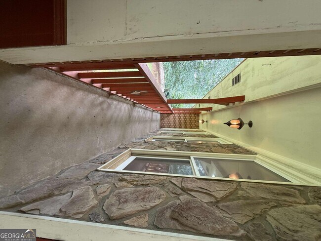 Building Photo - 3155 Oak Dr