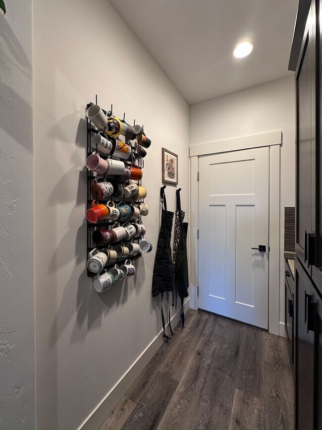 Building Photo - Stunning home available in Stone Creek!  M...