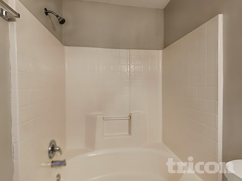 Building Photo - 18 Glen Knoll Ct