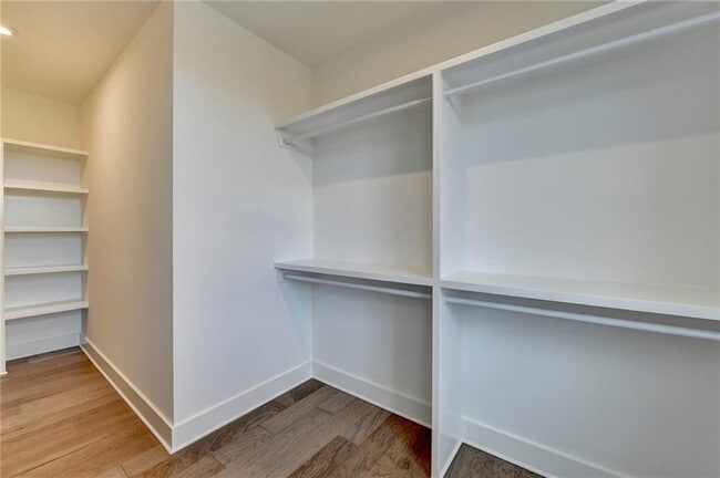 Building Photo - 375 Chiswick Cir