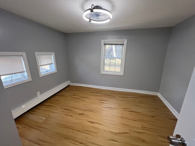 Building Photo - 452 Salem St