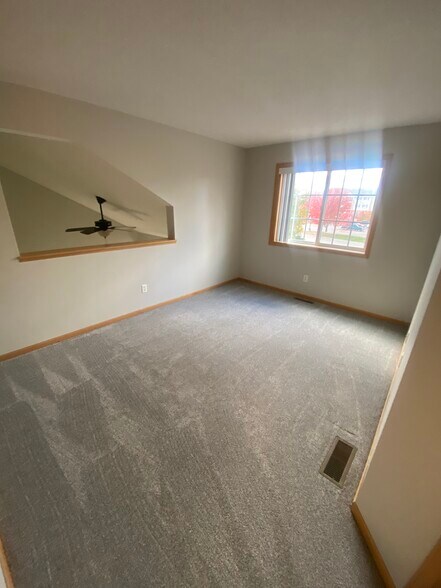 Building Photo - 2444 Yellowstone Dr