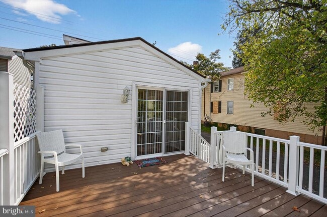 Building Photo - 426 Main St