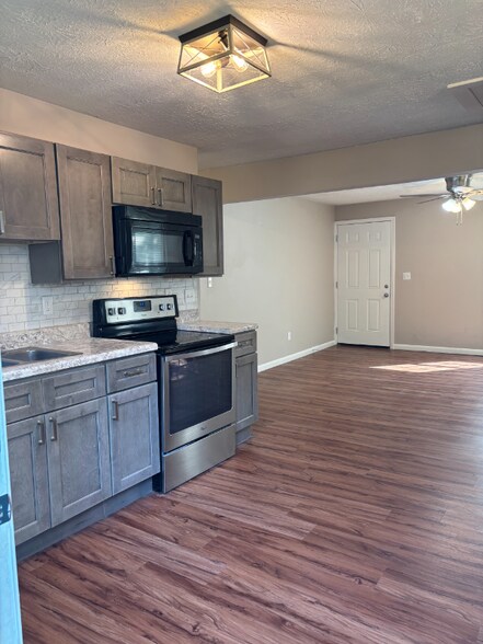 Building Photo - 235 Hillside Rd