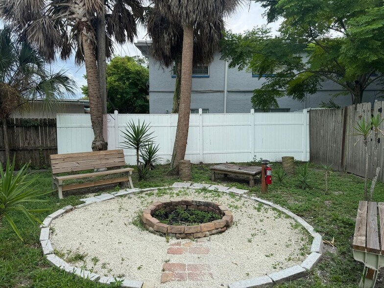 Building Photo - 311 Avanda Ct