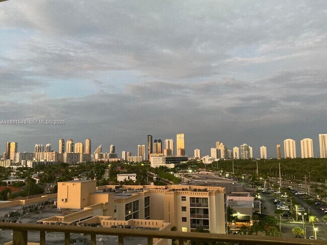 Building Photo - 2903 N Miami Beach Blvd