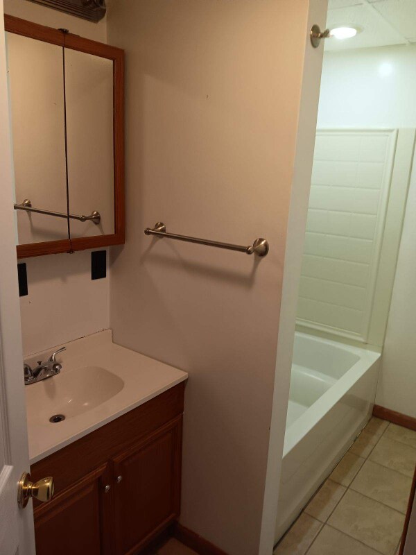 Building Photo - 529 Warwood Ave