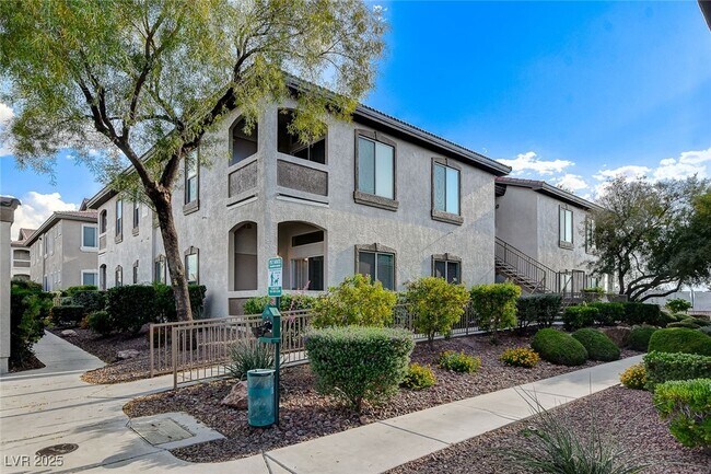 Primary Photo - 2305 W Horizon Ridge Pkwy