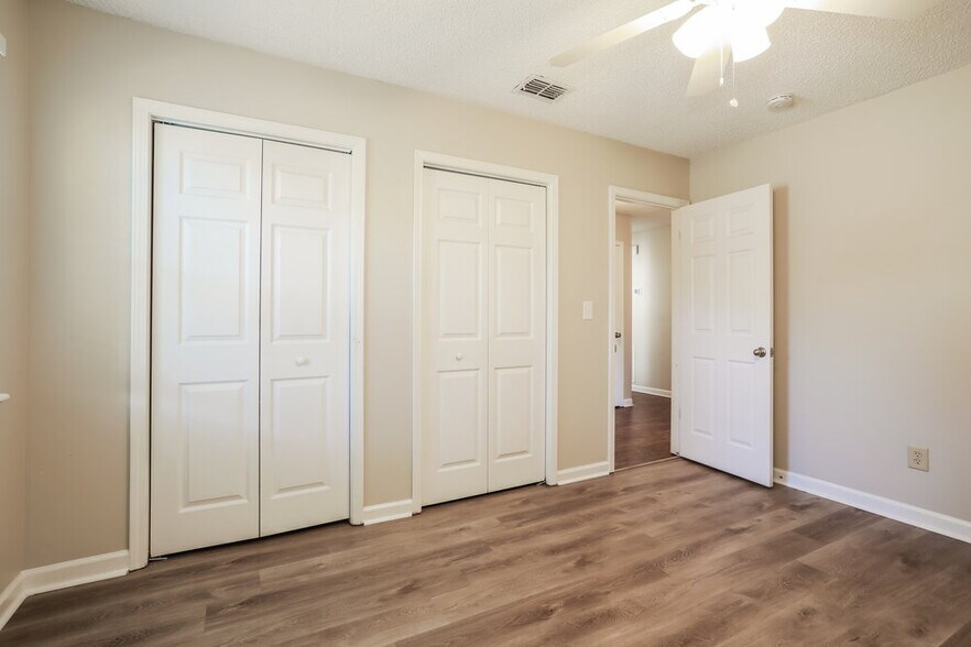 Building Photo - 3167 Laurel Grove S