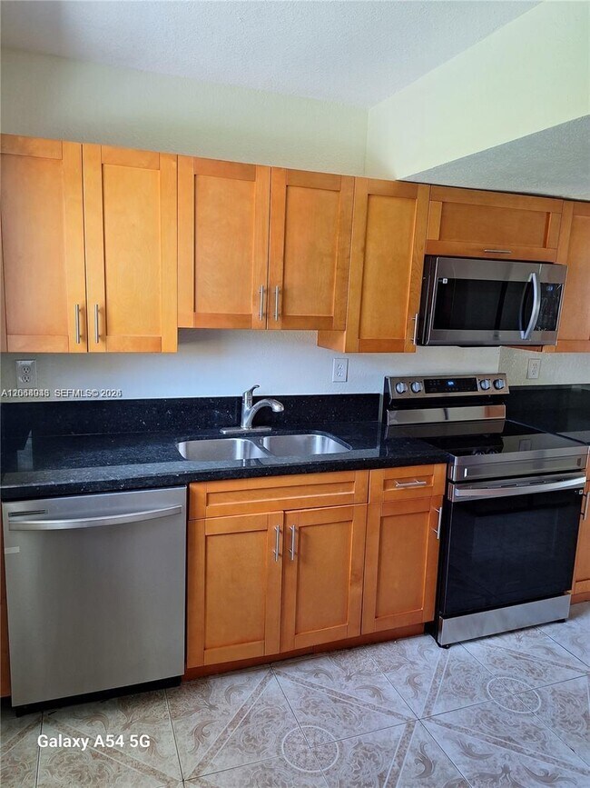 Building Photo - 711 SW 64th Pkwy