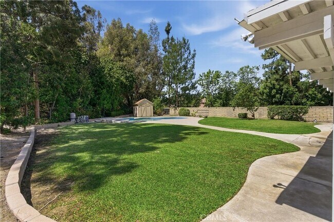 Building Photo - 5415 E Willowick Cir