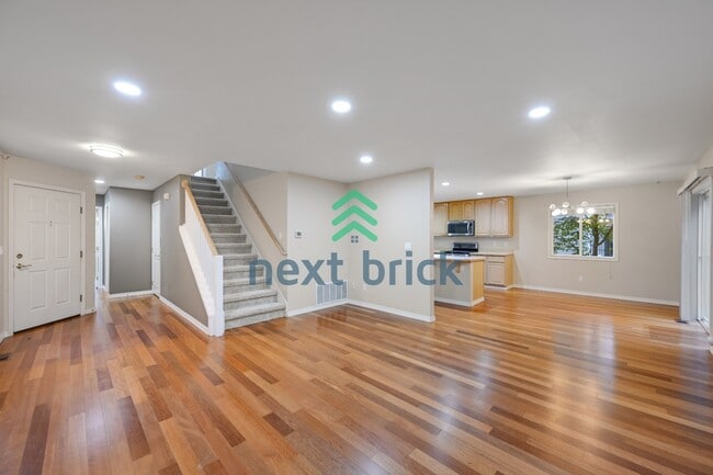 Building Photo - 4 Bed, 2.5 Bath | Spacious 2,460 Sq. Ft. Sammamish Home in a Top-Tier School District with Parks ...