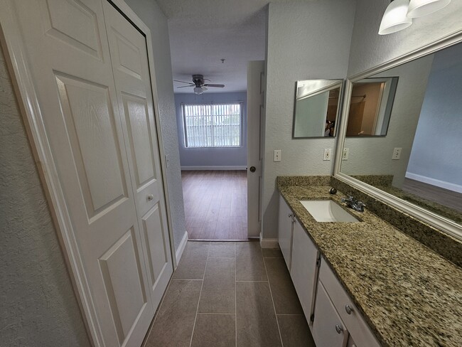 Building Photo - 14036 Fairway Island Dr