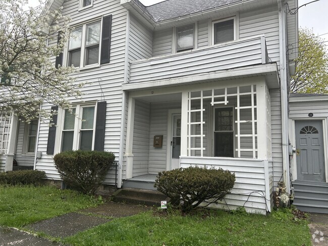 Building Photo - 13 Walnut St