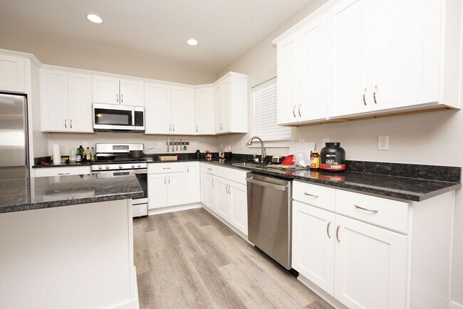 Building Photo - Newer Home in Valparaiso- Close to Eglin AFB