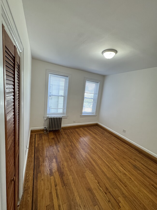 Center Bedroom - 724 40th St