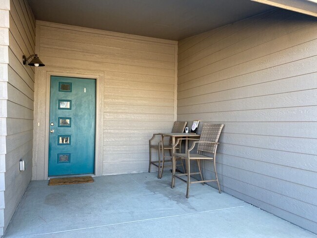 Building Photo - Luxury Rowhouse w/ 2-Car Garage in NE Ft. Collins