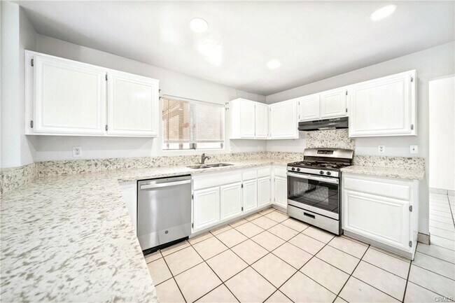Primary Photo - 771 W Ave E