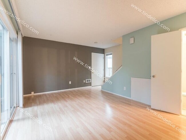 Building Photo - Charming Townhouse Style Home in Multnomah...