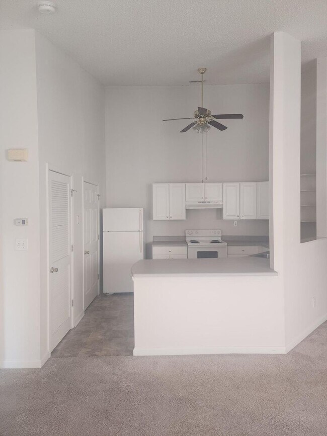 Building Photo - 141-300 (4)