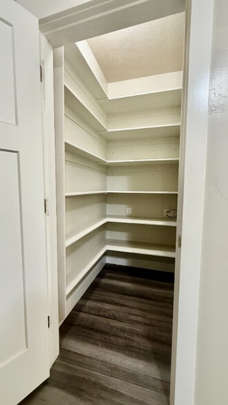 Building Photo - 14654 Bloom Dr