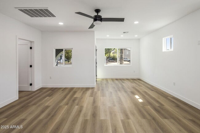 Building Photo - 1440 E Pierce St