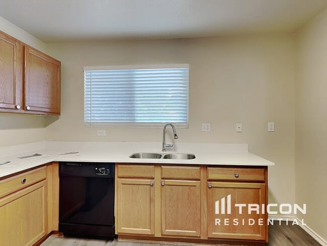 Building Photo - 10039 Amber Breeze